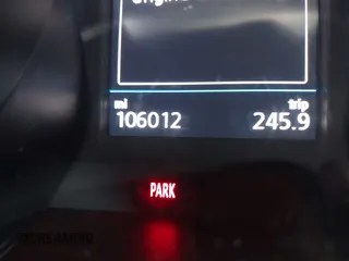 2020 Volkswagen Tiguan S z VIN 3VV1B7AX4LM098567, wystawiony jako IAAI lot #41504191 z przebiegiem 106 012 mil mil oraz . Historia ofert i sprzedaży dostępna na DreamBid. Obrazek 16.