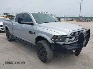 2018 Ram 2500 Big Horn z VIN 3C6UR5DL3JG366631, wystawiony jako IAAI lot #42402336 z przebiegiem 124 741 mil mil oraz . Historia ofert i sprzedaży dostępna na DreamBid. Obrazek 1.