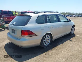 2011 Volkswagen Jetta SE with VIN 3VWPX7AJ7BM640228, listed as a IAAI auction lot 42102277 with 134,936 mi miles and . Bid and sale history available at DreamBid. Image 4.