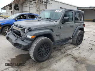 2023 Jeep Wrangler Willys z VIN 1C4HJXAG3PW642272, wystawiony jako Copart lot #44740015 z przebiegiem 7 180 mil mil oraz Czysty tytuł • Clean title. Historia ofert i sprzedaży dostępna na DreamBid. Obrazek 1.