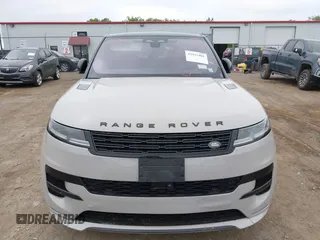 2023 Land Rover Range Rover Sport Autobiography z VIN SAL119E4XPA132200, wystawiony jako IAAI lot #42525401 z przebiegiem 14 435 mil mil oraz . Historia ofert i sprzedaży dostępna na DreamBid. Obrazek 13.