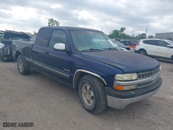 2000 Chevrolet Silverado 1500 LS with VIN 2GCEC19T8Y1156870, listed as a IAAI auction lot 42057588 with 306,580 mi miles. Bid and sale history available at carsss.com. Image 1.