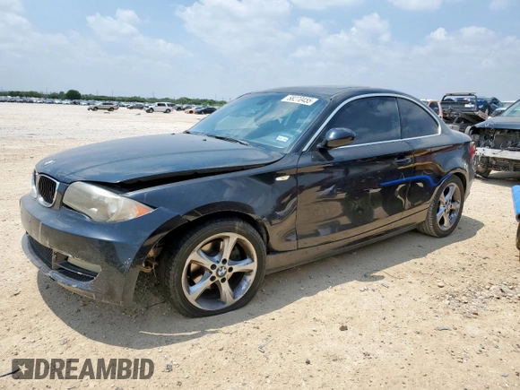 2009 BMW 1 Series 128i z VIN WBAUP73559VK76443, wystawiony jako Copart lot #58270455 z przebiegiem 151 731 mil mil oraz Szkoda całkowita • Salvage title. Historia ofert i sprzedaży dostępna na DreamBid. Obrazek 1.