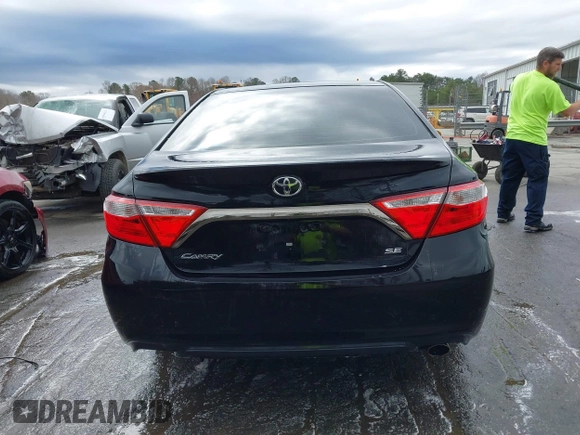 2015 Toyota Camry XLE with VIN 4T1BF1FK9FU114582, listed as a IAAI auction lot 41801187 with 165,199 mi miles. Bid and sale history available at carsss.com. Image 17.