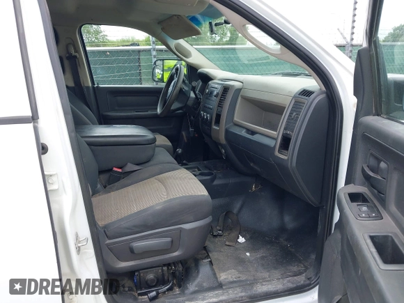 2012 Ram 2500 ST z VIN 3C6UD5HL6CG335854, wystawiony jako IAAI lot #42102244 z przebiegiem 187 838 mil mil oraz . Historia ofert i sprzedaży dostępna na DreamBid. Obrazek 5.