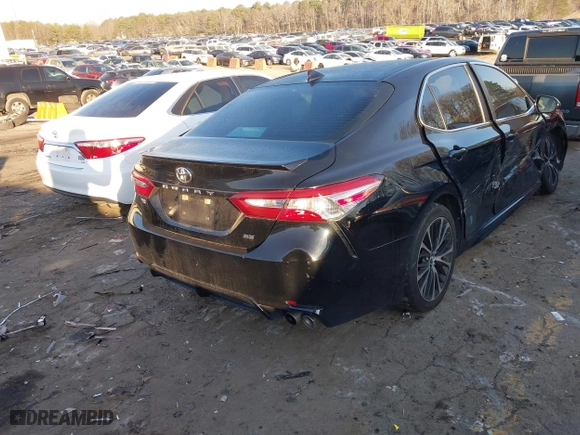 2020 Toyota Camry SE with VIN 4T1G11AK4LU913113, listed as a IAAI auction lot 41501268 with 120,000 mi miles. Bid and sale history available at carsss.com. Image 4.