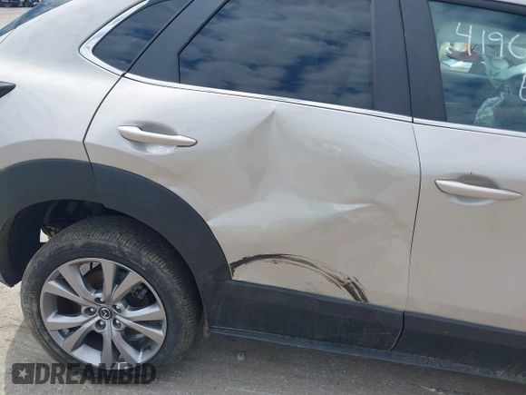 2022 Mazda CX-30 S Select z VIN 3MVDMBBL2NM439681, wystawiony jako IAAI lot #41960902 z przebiegiem 22 730 mil mil oraz . Historia ofert i sprzedaży dostępna na DreamBid. Obrazek 19.