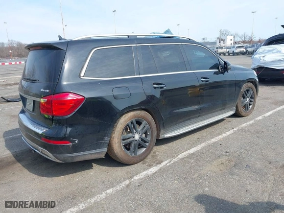 2013 Mercedes-Benz GL-Class GL 450 with VIN 4JGDF7CE3DA111735, listed as a IAAI auction lot 41770003 with 138,233 mi miles. Bid and sale history available at carsss.com. Image 4.