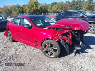 2018 Kia Stinger GT2 with VIN KNAE55LC0J6019590, listed as a IAAI auction lot 40627501 with 90,021 mi miles. Bid and sale history available at carsss.com. Image 1.