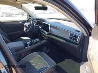 2024 Volkswagen Atlas SEL Premium R-Line z VIN 1V2FR2CA1RC538085, wystawiony jako IAAI lot #41910774 z przebiegiem 15 382 mil mil oraz . Historia ofert i sprzedaży dostępna na DreamBid. Obrazek 5.