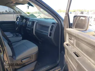 2018 Ram 1500 Express with VIN 1C6RR7FTXJS286833, listed as a IAAI auction lot 41902890 with 29,560 mi miles. Bid and sale history available at carsss.com. Image 5.