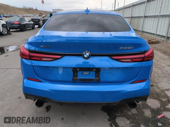 2021 BMW 2 Series 228i xDrive z VIN WBA73AK01M7G46511, wystawiony jako Copart lot #51533965 z przebiegiem 22 012 mil mil oraz Szkoda całkowita • Salvage title. Historia ofert i sprzedaży dostępna na DreamBid. Obrazek 6.