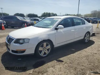2007 Volkswagen Passat Wolfsburg Edition z VIN WVWAK73C57P143783, wystawiony jako Copart lot #54903085 z przebiegiem 180 338 mil mil oraz Szkoda całkowita • Salvage title. Historia ofert i sprzedaży dostępna na DreamBid. Obrazek 1.