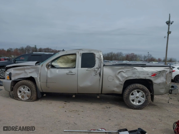 2009 Chevrolet Silverado 1500 LTZ with VIN 1GCEK39029Z198481, listed as a IAAI auction lot 41939189 with 175,200 mi miles. Bid and sale history available at carsss.com. Image 14.