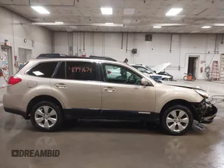 2010 Subaru Outback Premium All-Weather Anniversary z VIN 4S4BRBCC8A3325085, wystawiony jako IAAI lot #41994674 z przebiegiem 148 033 mil mil oraz . Historia ofert i sprzedaży dostępna na DreamBid. Obrazek 14.