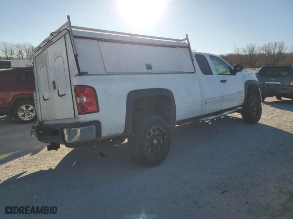 2007 Chevrolet Silverado 2500HD Work Truck with VIN 1GCHC29K97E560249, listed as a Copart auction lot 81969954 with 418,537 mi miles and Salvage Title. Bid and sale history available at carsss.com. Image 3.