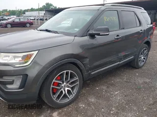 2017 Ford Explorer XLT z VIN 1FM5K8D85HGA57257, wystawiony jako IAAI lot #42439133 z przebiegiem 253 750 mil mil oraz . Historia ofert i sprzedaży dostępna na DreamBid. Obrazek 6.