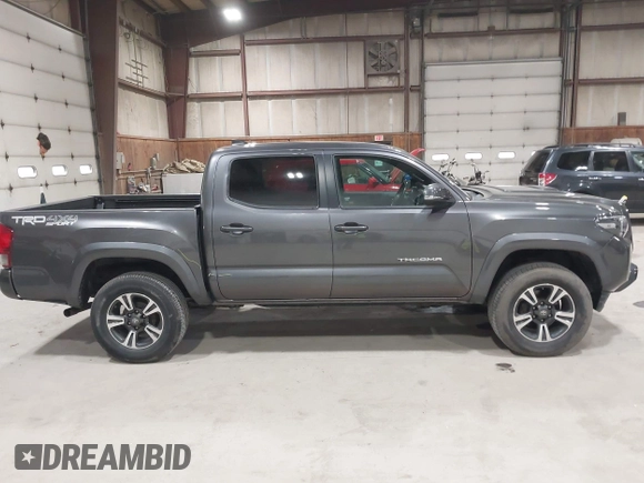2017 Toyota Tacoma SR5 z VIN 5TFCZ5AN6HX111116, wystawiony jako IAAI lot #42054764 z przebiegiem 103 107 mil mil oraz . Historia ofert i sprzedaży dostępna na DreamBid. Obrazek 13.