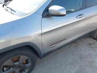 2016 Jeep Cherokee Latitude with VIN 1C4PJLCB7GW256587, listed as a IAAI auction lot 42037539 with 209,267 mi miles. Bid and sale history available at carsss.com. Image 6.