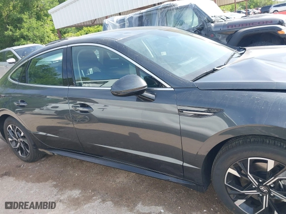 2025 Hyundai Sonata SEL with VIN KMHL64JA8SA471610, listed as a IAAI auction lot 42013931 with 2,109 mi miles. Bid and sale history available at carsss.com. Image 13.