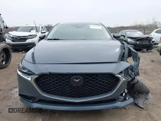 2022 Mazda 3 Carbon Edition z VIN 3MZBPACL2NM310491, wystawiony jako IAAI lot #41981966 z przebiegiem 50 314 mil mil oraz . Historia ofert i sprzedaży dostępna na DreamBid. Obrazek 13.