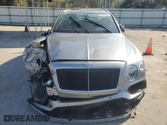 2019 Bentley Bentayga V8 z VIN SJAAM2ZV9KC024755, wystawiony jako Copart lot #46757605 z przebiegiem 26 951 mil mil oraz Szkoda całkowita • Salvage title. Historia ofert i sprzedaży dostępna na DreamBid. Obrazek 5.