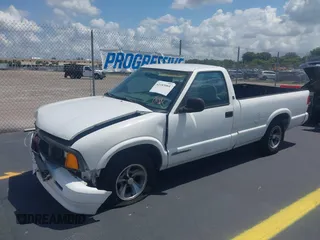 1997 GMC Sonoma with VIN 1GTCS1441VK518317, listed as a IAAI auction lot 42183464 with 75,862 mi miles. Bid and sale history available at carsss.com. Image 2.