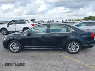 2016 Volkswagen Passat SE z VIN 1VWBS7A35GC047180, wystawiony jako IAAI lot #41650618 z przebiegiem 42 491 mil mil oraz . Historia ofert i sprzedaży dostępna na DreamBid. Obrazek 14.