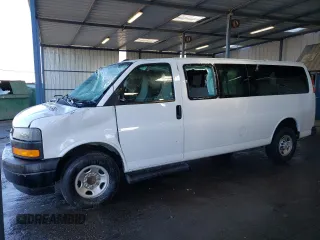 2022 Chevrolet Express Passenger LS z VIN 1GAZGNFP1N1278436, wystawiony jako Copart lot #42293525 z przebiegiem 32 806 mil mil oraz Szkoda całkowita • Salvage title. Historia ofert i sprzedaży dostępna na DreamBid. Obrazek 1.
