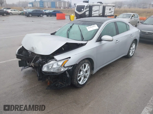 2013 Nissan Maxima SV z VIN 1N4AA5AP3DC821260, wystawiony jako IAAI lot #41504016 z przebiegiem Nie podano mil oraz . Historia ofert i sprzedaży dostępna na DreamBid. Obrazek 2.