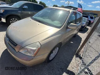 2008 Kia Sedona LX with VIN KNDMB233X86193585, listed as a Copart auction lot 51092985 with 251,188 mi miles and Clean Title. Bid and sale history available at carsss.com. Image 2.