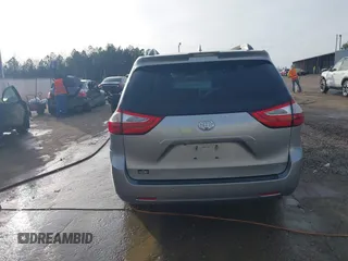 2018 Toyota Sienna XLE Auto Access Seat with VIN 5TDYZ3DC6JS928313, listed as a IAAI auction lot 41411318 with 145,480 mi miles. Bid and sale history available at carsss.com. Image 17.