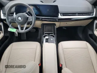 2024 BMW X1 xDrive28i z VIN WBX73EF05R5Z49203, wystawiony jako Copart lot #52685125 z przebiegiem Nie podano mil oraz Nie do naprawy • Non repairable. Historia ofert i sprzedaży dostępna na DreamBid. Obrazek 8.