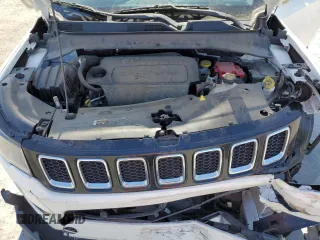 2021 Jeep Compass Altitude z VIN 3C4NJCBB4MT571230, wystawiony jako Copart lot #49747365 z przebiegiem 63 392 mil mil oraz Szkoda całkowita • Salvage title. Historia ofert i sprzedaży dostępna na DreamBid. Obrazek 14.
