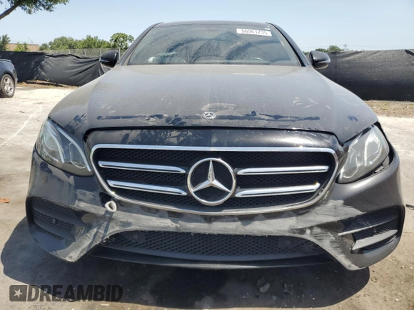 2019 Mercedes-Benz E 300 z VIN WDDZF4JB0KA562691, wystawiony jako Copart lot #56961235 z przebiegiem 84 666 mil mil oraz Nie do naprawy • Non repairable. Historia ofert i sprzedaży dostępna na DreamBid. Obrazek 5.