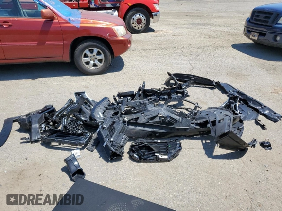 2023 BMW XM z VIN 5YM23CS00P9R52198, wystawiony jako Copart lot #57953684 z przebiegiem 5428 mil mil oraz Szkody całkowita. Historia ofert i sprzedaży dostępna na DreamBid. Obrazek 12.