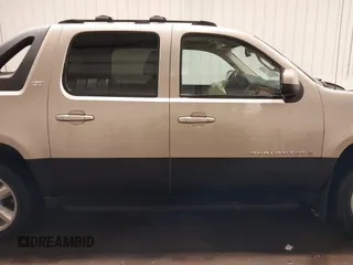 2007 Chevrolet Avalanche LTZ z VIN 3GNFK12367G139144, wystawiony jako IAAI lot #42148086 z przebiegiem 159 007 mil mil oraz . Historia ofert i sprzedaży dostępna na DreamBid. Obrazek 14.