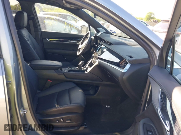 2025 Cadillac XT6 FWD Premium Luxury with VIN 1GYKPCRS3SZ118384, listed as a IAAI auction lot 41962391 with 6,946 mi miles. Bid and sale history available at carsss.com. Image 5.