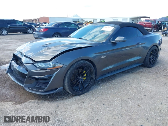 2018 Ford Mustang EcoBoost Premium z VIN 1FATP8UHXJ5115514, wystawiony jako IAAI lot #42438516 z przebiegiem 96 304 mil mil oraz . Historia ofert i sprzedaży dostępna na DreamBid. Obrazek 2.
