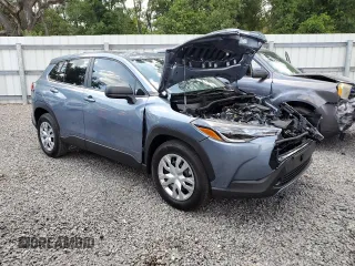 2025 Toyota Corolla Cross L with VIN 7MUAAAAG4SV134423, listed as a Copart auction lot 58827045 with 2,147 mi miles and Salvage title. Bid and sale history available at DreamBid. Image 4.