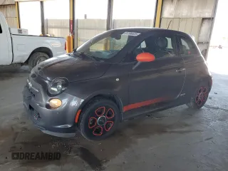 2016 FIAT 500e z VIN 3C3CFFGE4GT247409, wystawiony jako Copart lot #61296635 z przebiegiem 61 119 mil mil oraz Czysty tytuł • Clean title. Historia ofert i sprzedaży dostępna na DreamBid. Obrazek 1.