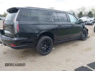 2024 Cadillac Escalade ESV 4WD Sport z VIN 1GYS4PKL8RR380625, wystawiony jako IAAI lot #42006085 z przebiegiem 12 081 mil mil oraz . Historia ofert i sprzedaży dostępna na DreamBid. Obrazek 4.