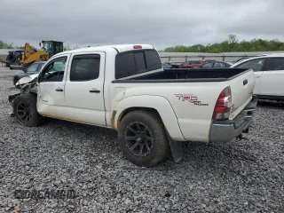 2011 Toyota Tacoma PreRunner with VIN 3TMJU4GN5BM113539, listed as a Copart auction lot 52208635 with 304,559 mi miles and Salvage Title. Bid and sale history available at DreamBid. Image 2.