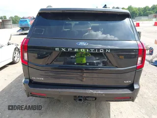 2025 Ford Expedition Max Active with VIN 1FMJK1J8XSEA26762, listed as a IAAI auction lot 42636848 with 706 mi miles and . Bid and sale history available at DreamBid. Image 16.