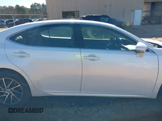 2016 Lexus ES 330 z VIN JTHBK1GGXG2222439, wystawiony jako IAAI lot #41599032 z przebiegiem 93 804 mil mil oraz . Historia ofert i sprzedaży dostępna na DreamBid. Obrazek 12.