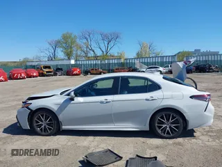2023 Toyota Camry SE z VIN 4T1T11BK4PU102236, wystawiony jako IAAI lot #42001524 z przebiegiem 50 818 mil mil oraz . Historia ofert i sprzedaży dostępna na DreamBid. Obrazek 14.