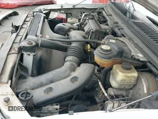 2006 Ford F-250 XL z VIN 1FTSX21546EA12691, wystawiony jako IAAI lot #43311244 z przebiegiem 220 793 mil mil oraz . Historia ofert i sprzedaży dostępna na DreamBid. Obrazek 20.