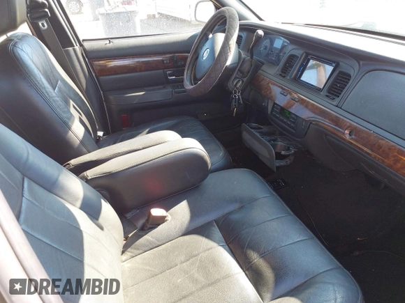 2006 Mercury Grand Marquis LS Premium z VIN 2MEHM75W56X605511, wystawiony jako IAAI lot #41642522 z przebiegiem 120 054 mil mil oraz . Historia ofert i sprzedaży dostępna na DreamBid. Obrazek 5.