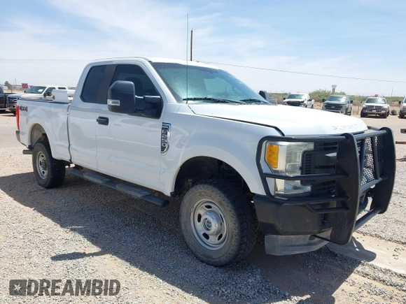 2017 Ford F-250 XLT z VIN 1FT7X2B67HEB14146, wystawiony jako IAAI lot #42256811 z przebiegiem 121 617 mil mil oraz . Historia ofert i sprzedaży dostępna na DreamBid. Obrazek 1.