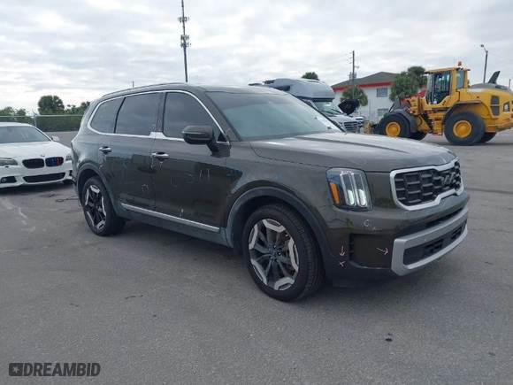 2023 Kia Telluride S with VIN 5XYP6DGC5PG331360, listed as a IAAI auction lot 41297290 with 48,266 mi miles. Bid and sale history available at carsss.com. Image 1.
